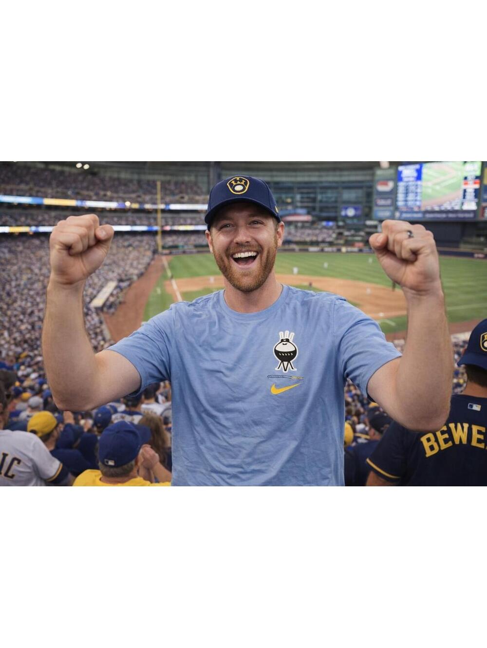 Nike men's light blue Milwaukee Brewers City Connect logo t-shirt Size Large...